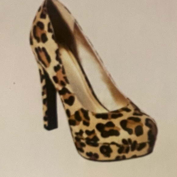 Women’s High Heels, Cheetah Print - Picture 2 of 7